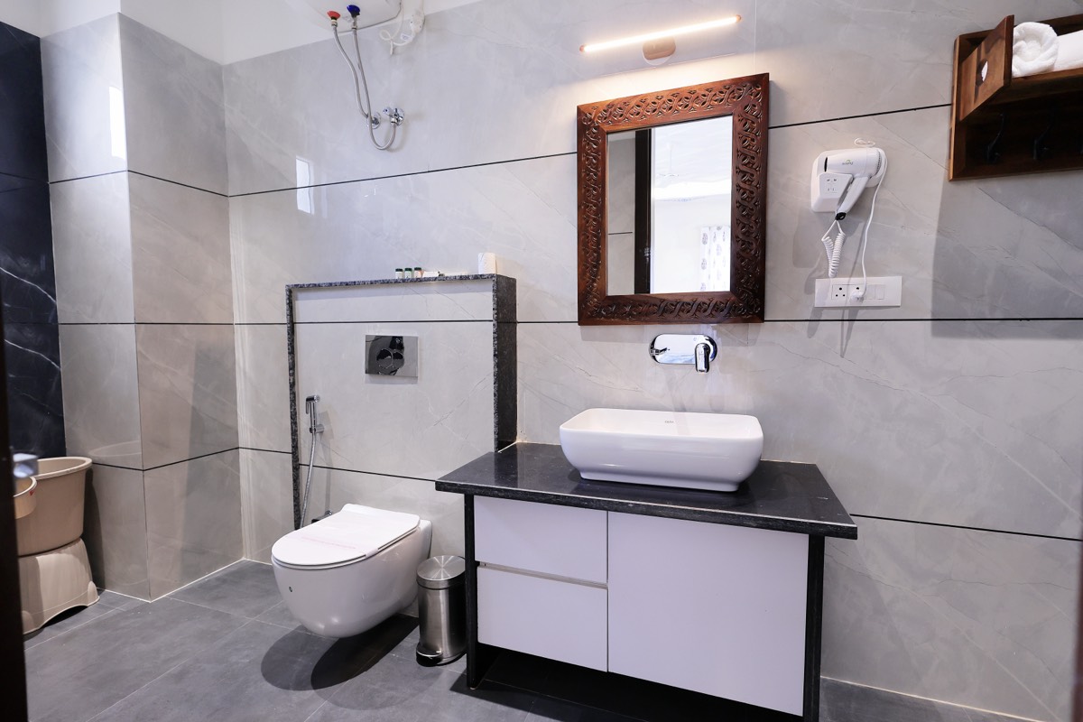 Ensuite bathroom with vanity