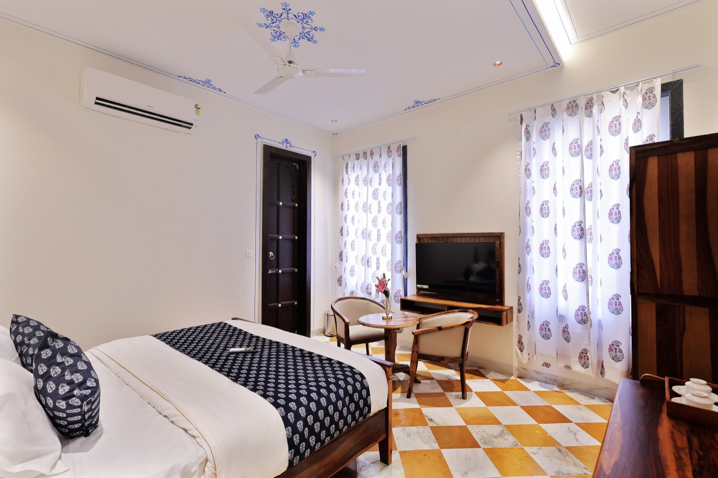 Courtyard Room