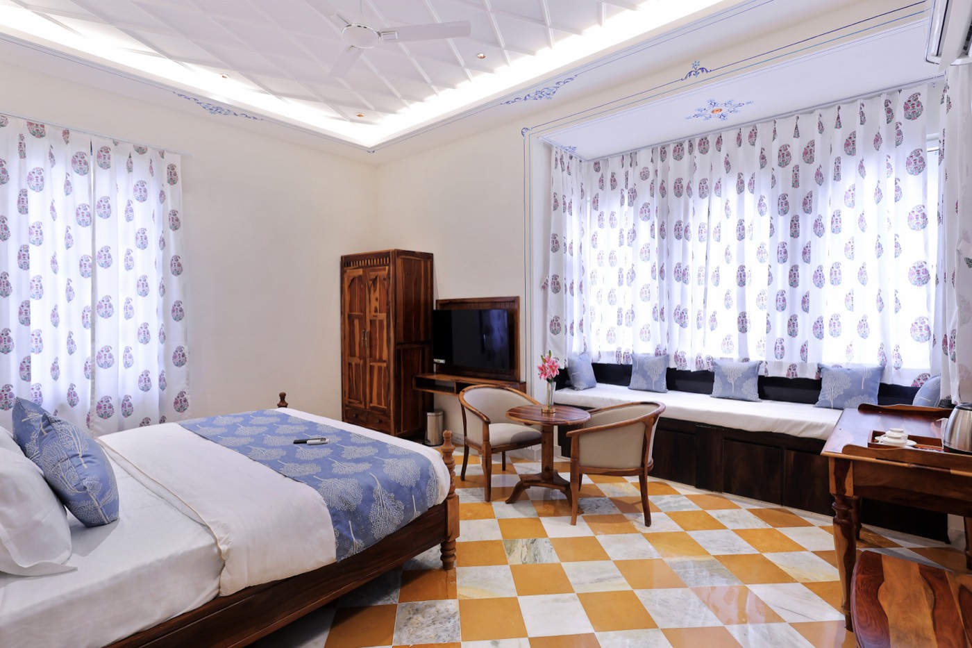 Lake View Room