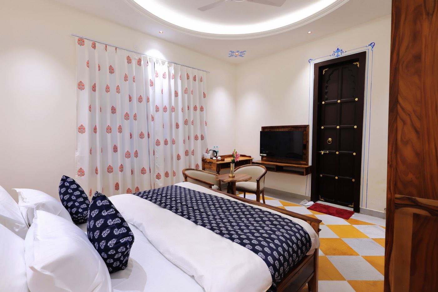 Lake View Room interior